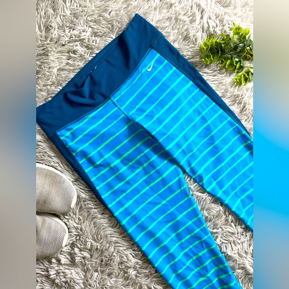 Nike blue and teal striped capri leggings size m - Picture 1 of 5